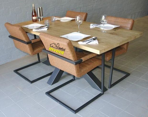 Складной стол с металлическими ножками